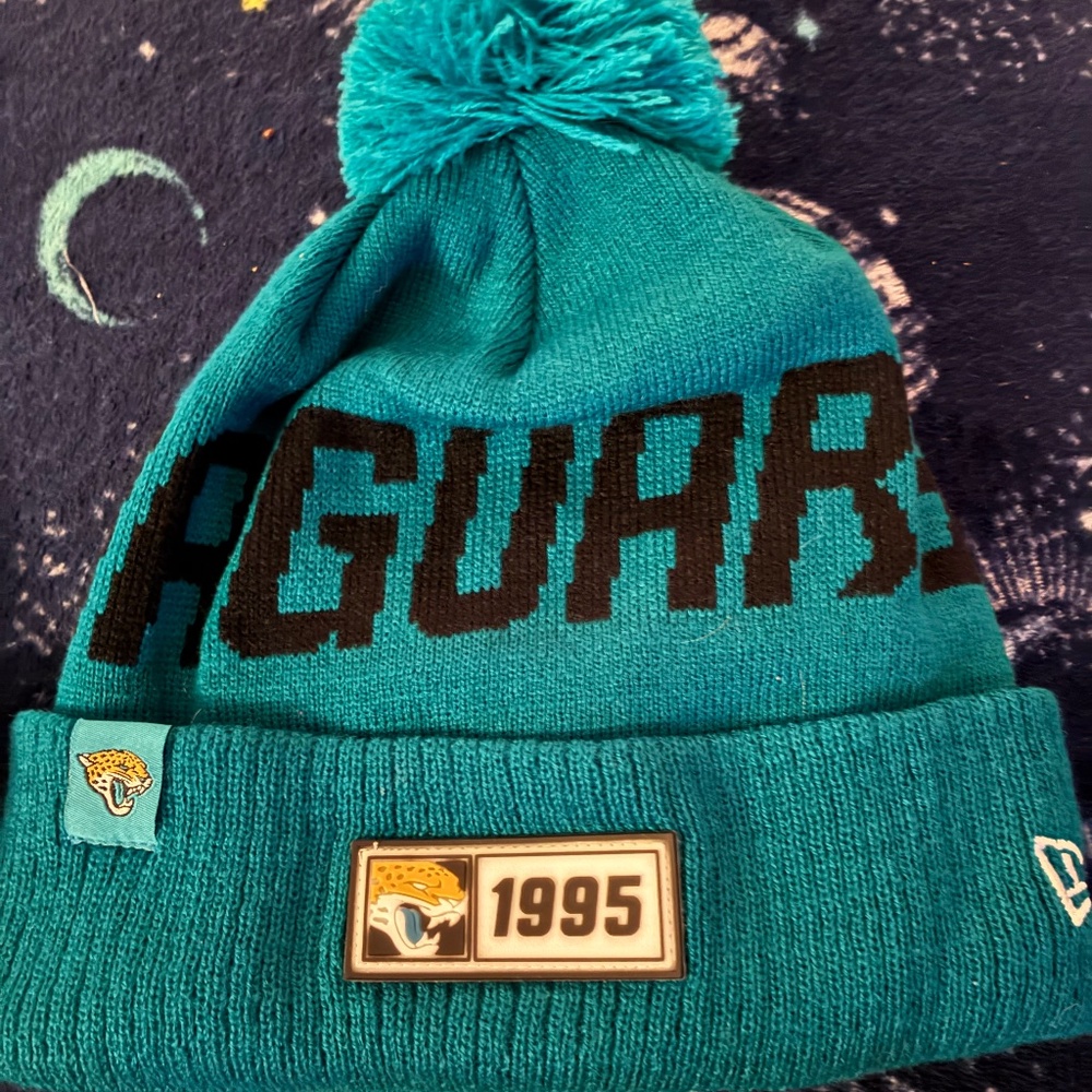 New NFL Fleece Florida Jaguars 1995 Green Pom Beanie by New Era